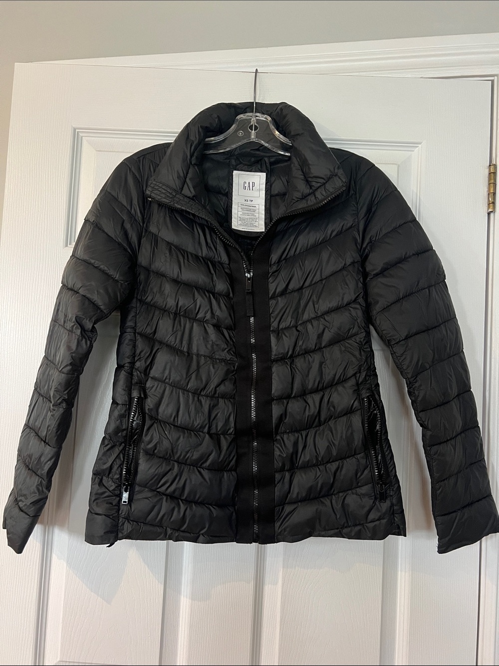 GAP Women's Black Quilted Packable Puffer Jacket